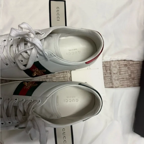 Gucci White Sneakers with Green and Red Stripes - Picture 6 of 6